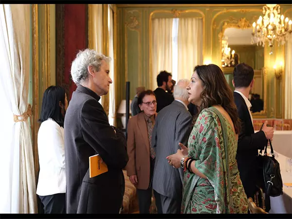 France: सर्वदलीय प्रतिनिधिमंडल ने आतंकवाद के खिलाफ भारत के मजबूत और एकजुट रुख से अवगत कराया France: सर्वदलीय प्रतिनिधिमंडल ने आतंकवाद के खिलाफ भारत के मजबूत और एकजुट रुख से अवगत कराया