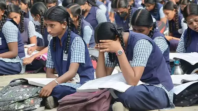 50 अतिरिक्त विद्यार्थियों को दाखिला देने वाले सरकारी स्कूलों को प्रशंसा प्रमाण पत्र 50 अतिरिक्त विद्यार्थियों को दाखिला देने वाले सरकारी स्कूलों को प्रशंसा प्रमाण पत्र