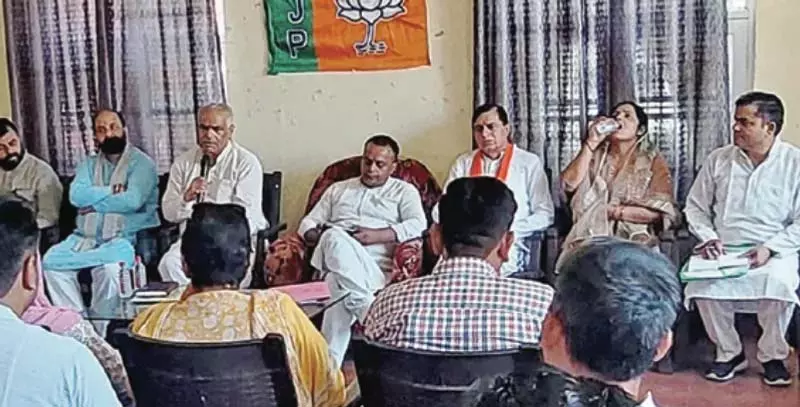 अशोक कौल ने भाजपा कार्यकर्ताओं से कहा- मोदी सरकार की योजनाएं जरूरतमंदों तक पहुंचाएं अशोक कौल ने भाजपा कार्यकर्ताओं से कहा- मोदी सरकार की योजनाएं जरूरतमंदों तक पहुंचाएं