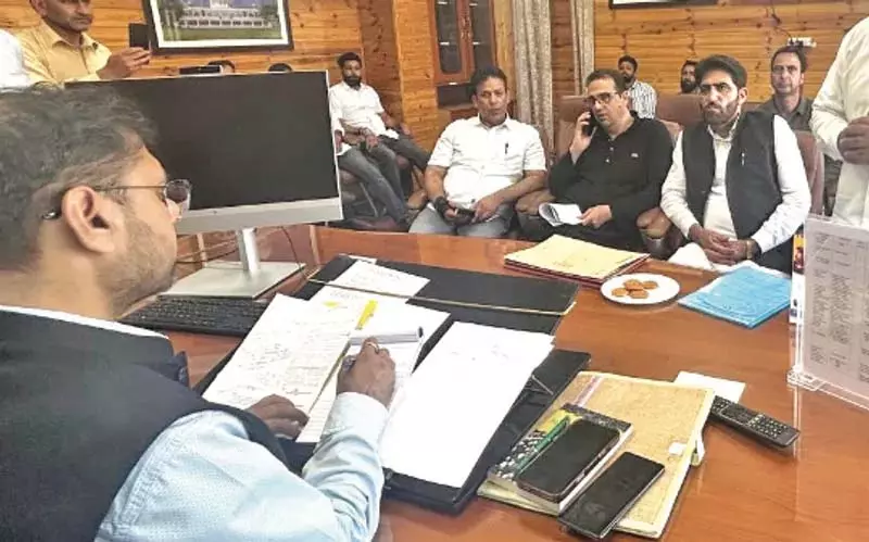 सतीश शर्मा ने ट्रेडर्स फेडरेशन पुलवामा से मुलाकात की सतीश शर्मा ने ट्रेडर्स फेडरेशन पुलवामा से मुलाकात की