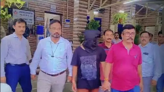 EEH पर हुए विवाद में स्कूटर चालक ने कार डीलर को मार डाला EEH पर हुए विवाद में स्कूटर चालक ने कार डीलर को मार डाला