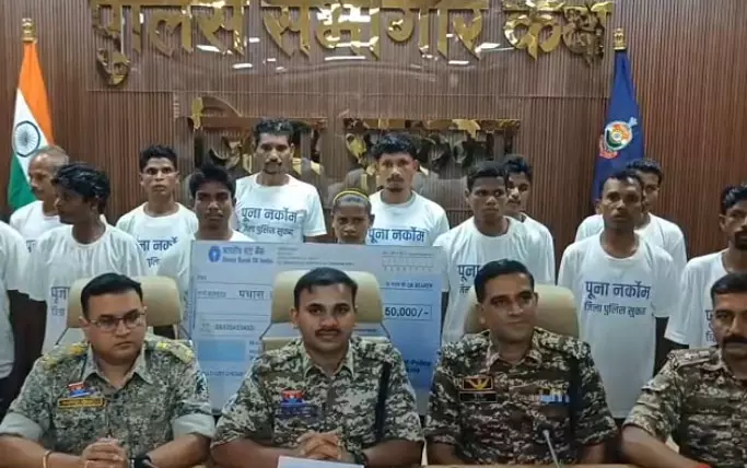 सुकमा में 18 नक्सलियों ने डाले हथियार सुकमा में 18 नक्सलियों ने डाले हथियार