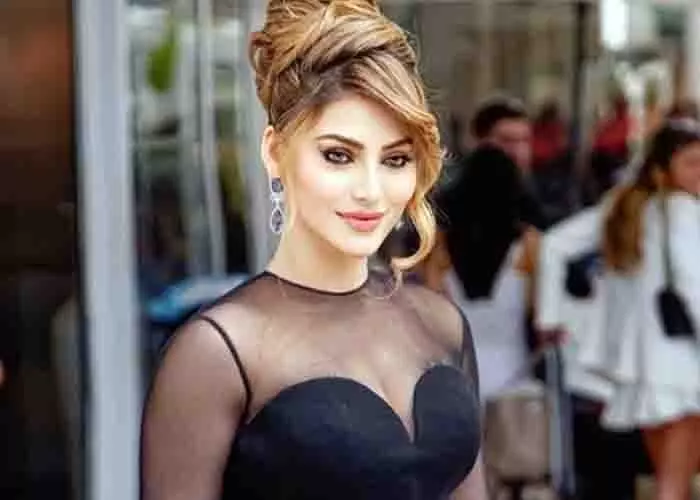 उर्वशी रौतेला ने Cannes 2025 की सीढ़ियों को रोकने के बारे में ‘कायरतापूर्ण झूठ’ बोलने वाले प्रभावशाली व्यक्ति पर पलटवार किया उर्वशी रौतेला ने Cannes 2025 की सीढ़ियों को रोकने के बारे में ‘कायरतापूर्ण झूठ’ बोलने वाले प्रभावशाली व्यक्ति पर पलटवार किया