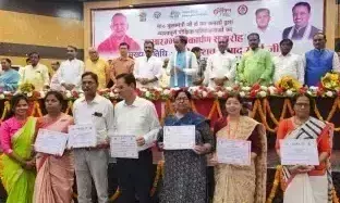 Prayagraj: सरकारी स्कूलों की बेसिक शिक्षा विभाग की योजनाओं से बदल रही तस्वीर Prayagraj: सरकारी स्कूलों की बेसिक शिक्षा विभाग की योजनाओं से बदल रही तस्वीर