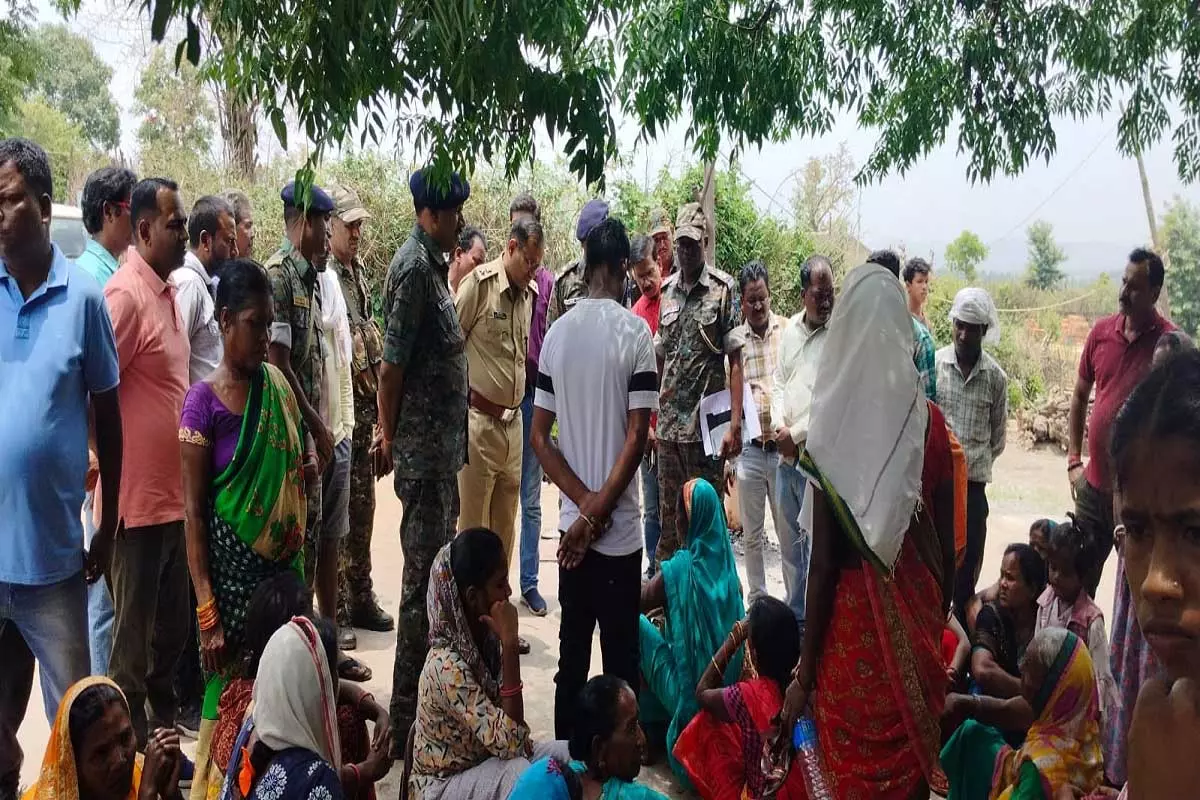 पत्नी और दो बच्चों को सिलबट्टे से पीट-पीटकर मार डाला, आरोपी फरार पत्नी और दो बच्चों को सिलबट्टे से पीट-पीटकर मार डाला, आरोपी फरार