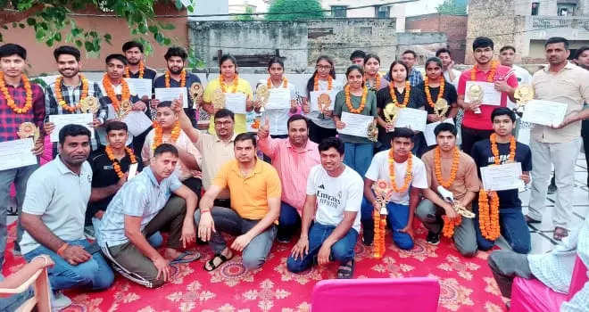 Badalpur: पुलिस चयनित अभ्यर्थियों और होनहार छात्रों का आदर्श युवा समिति-बादलपुर ने बढ़ाया हौसला Badalpur: पुलिस चयनित अभ्यर्थियों और होनहार छात्रों का आदर्श युवा समिति-बादलपुर ने बढ़ाया हौसला