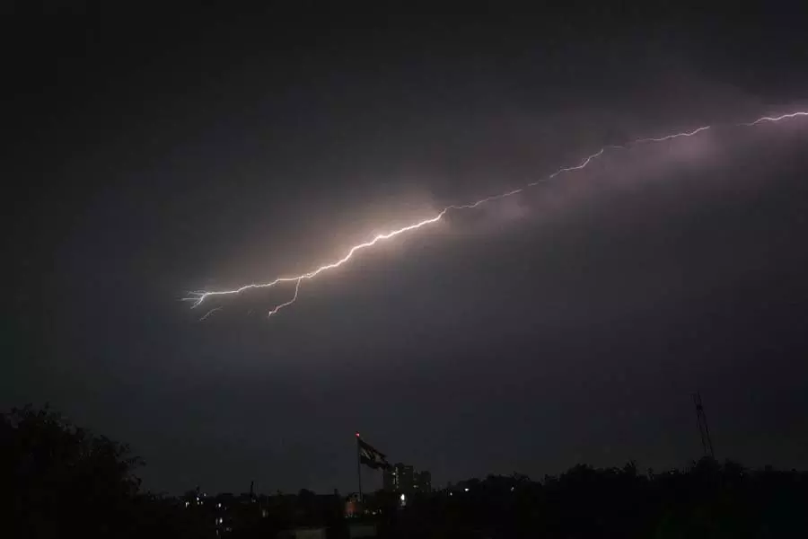 Bengal में खराब मौसम के कारण आंधी-तूफान और बारिश की संभावना Bengal में खराब मौसम के कारण आंधी-तूफान और बारिश की संभावना