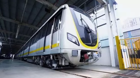Bengaluru मेट्रो येलो लाइन की देरी से यात्री निराश Bengaluru मेट्रो येलो लाइन की देरी से यात्री निराश