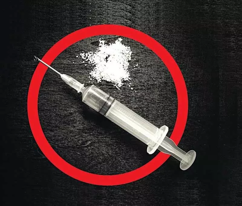 Canada स्थित ड्रग तस्कर सोनू के तीन गुर्गों गिरफ्तार ,2.5 किलोग्राम हेरोइन, 42 लाख रुपये जब्त Canada स्थित ड्रग तस्कर सोनू के तीन गुर्गों गिरफ्तार ,2.5 किलोग्राम हेरोइन, 42 लाख रुपये जब्त