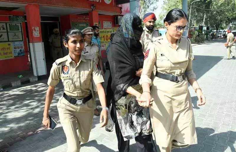 ड्रग मामले में Punjab पुलिस से बर्खास्त ‘इंस्टा क्वीन’ को विजिलेंस ब्यूरो ने किया गिरफ्तार ड्रग मामले में Punjab पुलिस से बर्खास्त ‘इंस्टा क्वीन’ को विजिलेंस ब्यूरो ने किया गिरफ्तार
