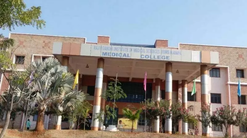 Kadapa के बडवेल में पागल कुत्ते ने 45 लोगों पर हमला किया Kadapa के बडवेल में पागल कुत्ते ने 45 लोगों पर हमला किया