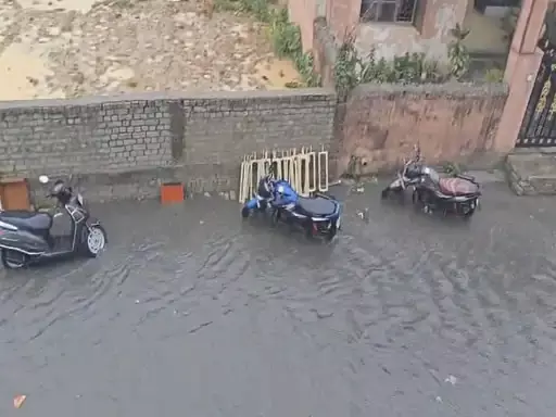 कोरबा में जमकर हुई बारिश, जलभराव और बिजली गुल की समस्या कोरबा में जमकर हुई बारिश, जलभराव और बिजली गुल की समस्या