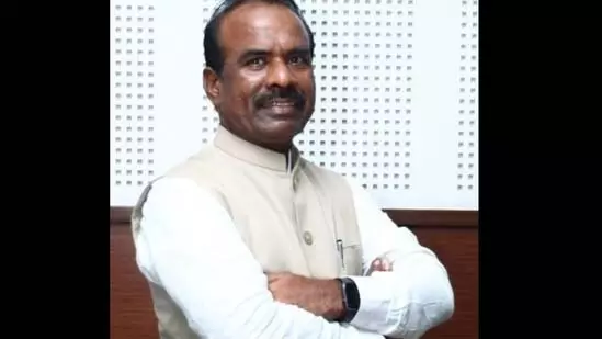 IAS अधिकारी पर टिप्पणी से कर्नाटक में राजनीतिक विवाद IAS अधिकारी पर टिप्पणी से कर्नाटक में राजनीतिक विवाद