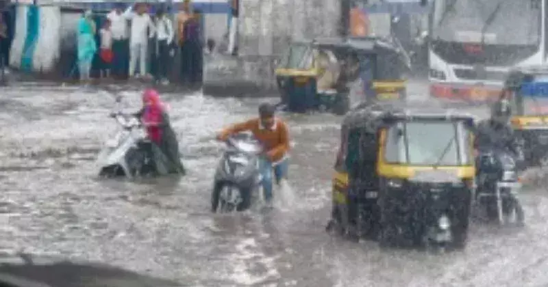 Mumbai में ऐतिहासिक बारिश, जनजीवन ठप, 107 साल पुराना रिकॉर्ड टूटा Mumbai में ऐतिहासिक बारिश, जनजीवन ठप, 107 साल पुराना रिकॉर्ड टूटा