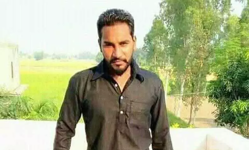 Jalandhar में सोशल मीडिया पर हथियार लहराने के आरोप में व्यक्ति गिरफ्तार Jalandhar में सोशल मीडिया पर हथियार लहराने के आरोप में व्यक्ति गिरफ्तार