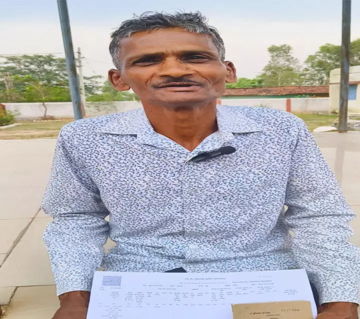 अभिलेख में त्रुटि सुधार होने पर बहुत खुश हैं पवन अब मिलेगा शासकीय योजनाओं का लाभ अभिलेख में त्रुटि सुधार होने पर बहुत खुश हैं पवन अब मिलेगा शासकीय योजनाओं का लाभ