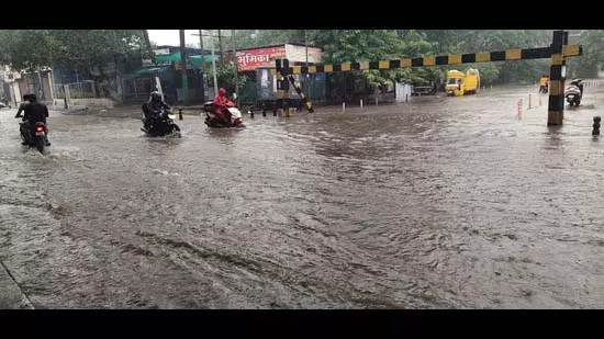 Pune में भारी बारिश से तीन लोगों की मौत Pune में भारी बारिश से तीन लोगों की मौत