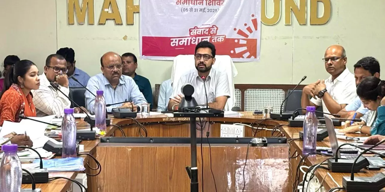 कलेक्टर लंगेह ने योजना के क्रियान्वयन के लिए अधिकारियों की ली समीक्षा बैठक कलेक्टर लंगेह ने योजना के क्रियान्वयन के लिए अधिकारियों की ली समीक्षा बैठक