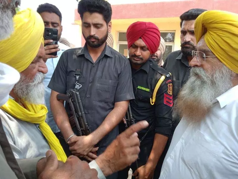 कृषि मंत्री Khuddiyan को किसानों के कठिन सवालों का सामना करना पड़ा कृषि मंत्री Khuddiyan को किसानों के कठिन सवालों का सामना करना पड़ा