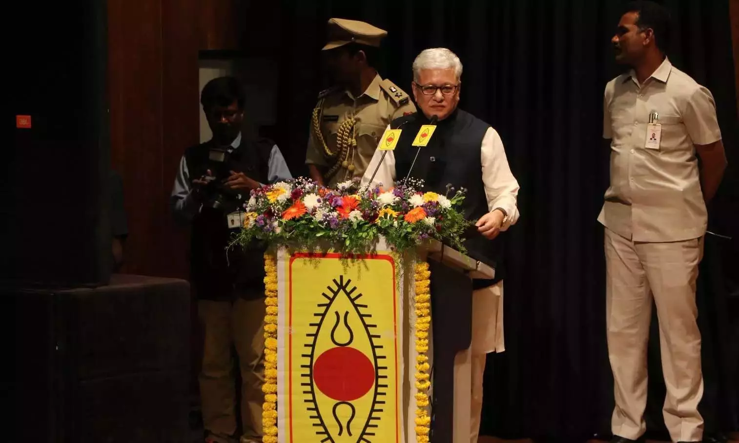 सांस्कृतिक सम्मेलन के लिए Hyderabad में शीर्ष कलाकारों का जमावड़ा सांस्कृतिक सम्मेलन के लिए Hyderabad में शीर्ष कलाकारों का जमावड़ा