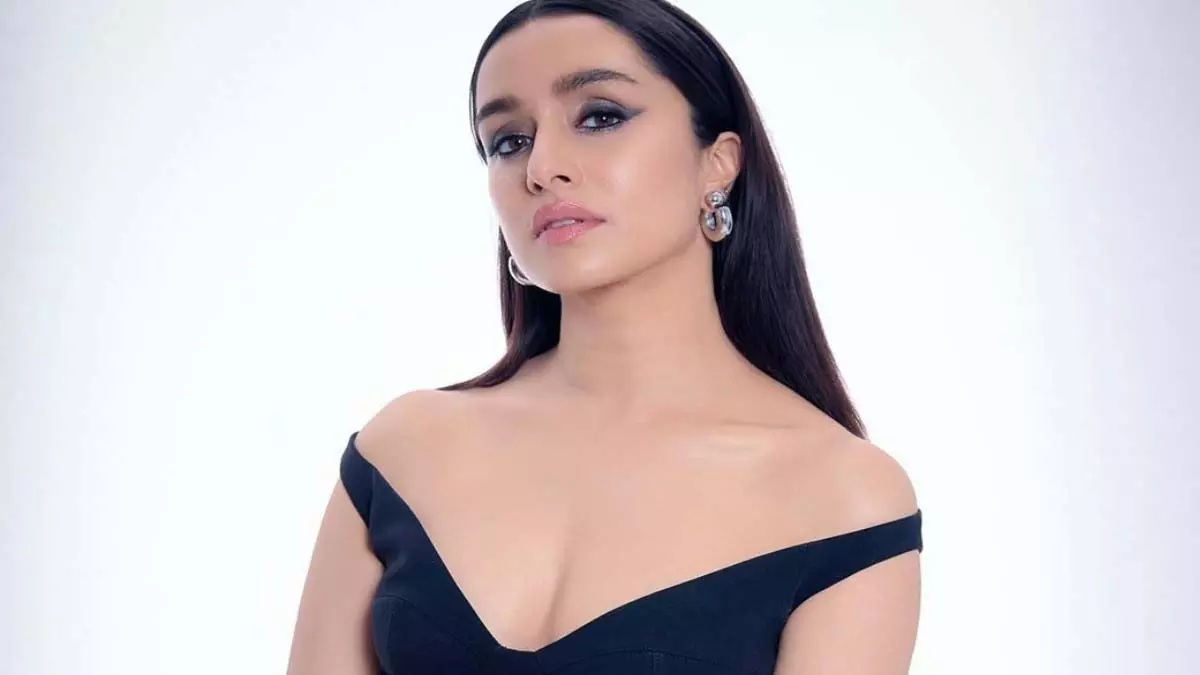 दिनेश विजान और लक्ष्मण उत्तेकर अपनी अगली फिल्म के लिए Shraddha Kapoor से बातचीत कर रहे हैं दिनेश विजान और लक्ष्मण उत्तेकर अपनी अगली फिल्म के लिए Shraddha Kapoor से बातचीत कर रहे हैं