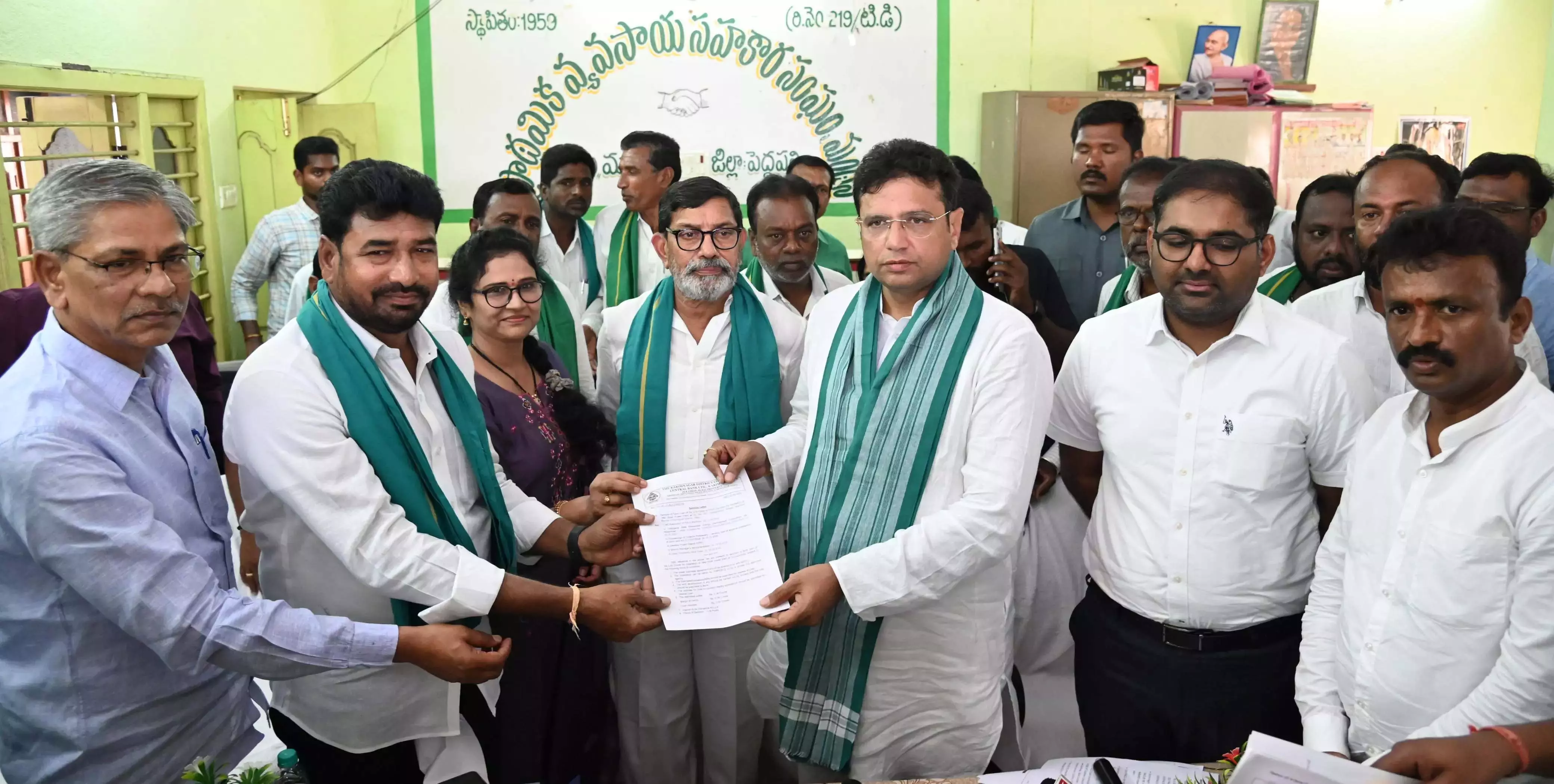 Telangana: पेद्दापल्ली में पैक्स की सौर इकाइयां शुरू हुई Telangana: पेद्दापल्ली में पैक्स की सौर इकाइयां शुरू हुई