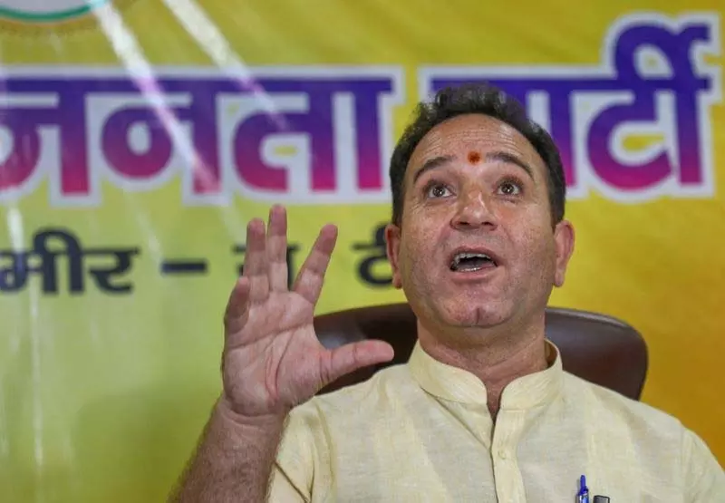 J&K भाजपा ने केंद्र से सीमावर्ती क्षेत्रों में और अधिक बंकरों के निर्माण का आग्रह किया J&K भाजपा ने केंद्र से सीमावर्ती क्षेत्रों में और अधिक बंकरों के निर्माण का आग्रह किया