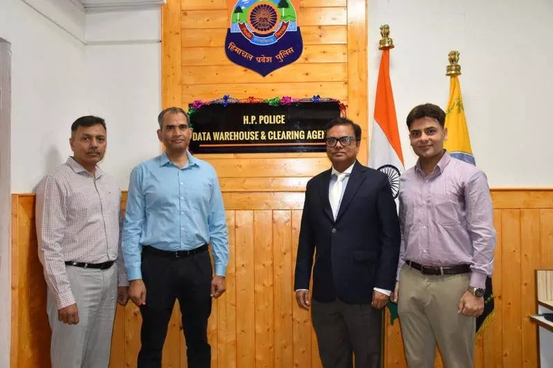 बिंदुओं को जोड़ना, Police ने बेहतर कानून प्रवर्तन के लिए तकनीक को अपनाया बिंदुओं को जोड़ना, Police ने बेहतर कानून प्रवर्तन के लिए तकनीक को अपनाया