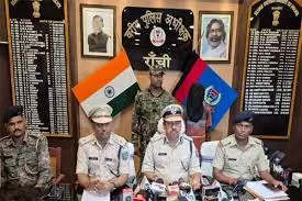 Ranchi: पत्नी व दो बच्चों का हत्यारा बाप गिरफ्तार Ranchi: पत्नी व दो बच्चों का हत्यारा बाप गिरफ्तार