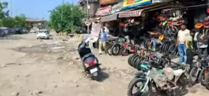 नई बस्ती के दुकानदारों ने NHAI के दुकानें खाली करने के नोटिस पर नाराजगी जताई नई बस्ती के दुकानदारों ने NHAI के दुकानें खाली करने के नोटिस पर नाराजगी जताई