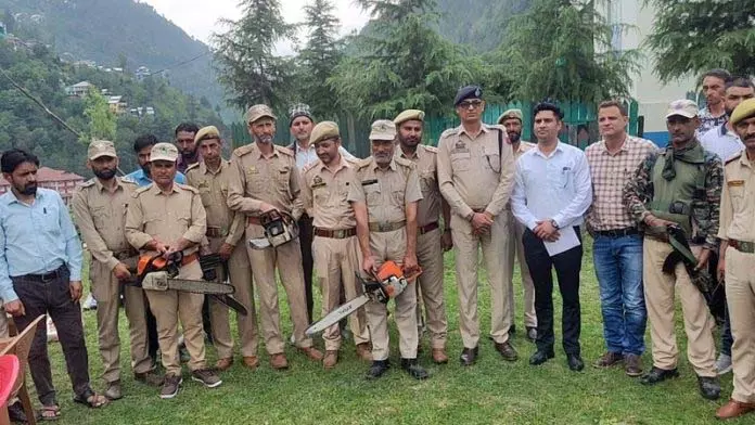 DFO द्वारा चलाए गए प्रवर्तन अभियान के दौरान अवैध मैकेनिकल कटर जब्त किए DFO द्वारा चलाए गए प्रवर्तन अभियान के दौरान अवैध मैकेनिकल कटर जब्त किए