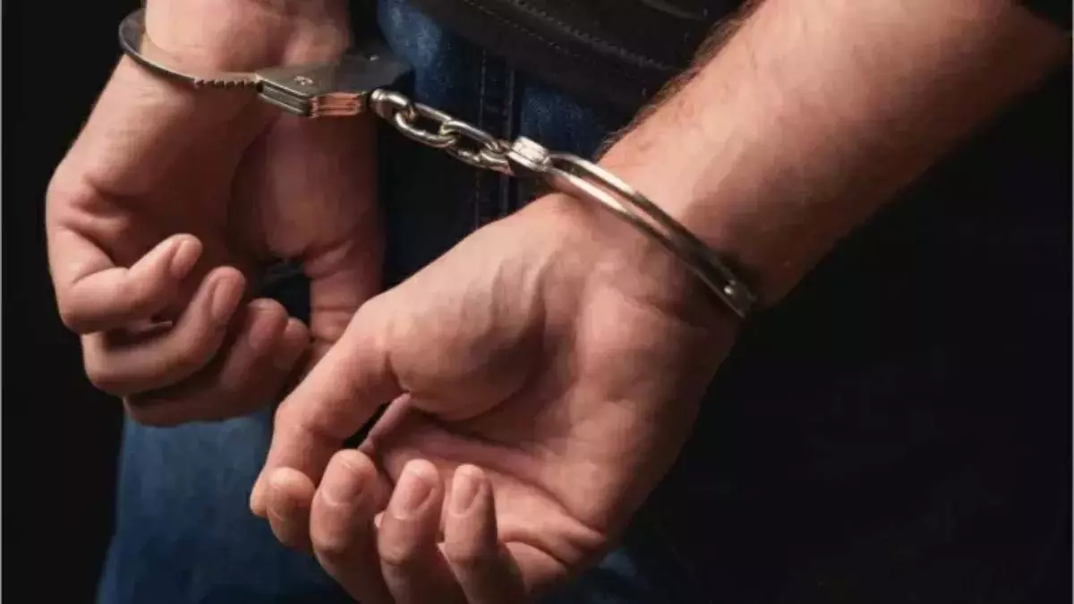 बेटी के कैंसर के इलाज के लिए पिता बना चोर, Delhi में गिरफ्तार बेटी के कैंसर के इलाज के लिए पिता बना चोर, Delhi में गिरफ्तार