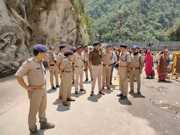 उत्तराखंड ADG ने की केदारनाथ यात्रा के लिए सुरक्षा व्यवस्था की समीक्षा उत्तराखंड ADG ने की केदारनाथ यात्रा के लिए सुरक्षा व्यवस्था की समीक्षा