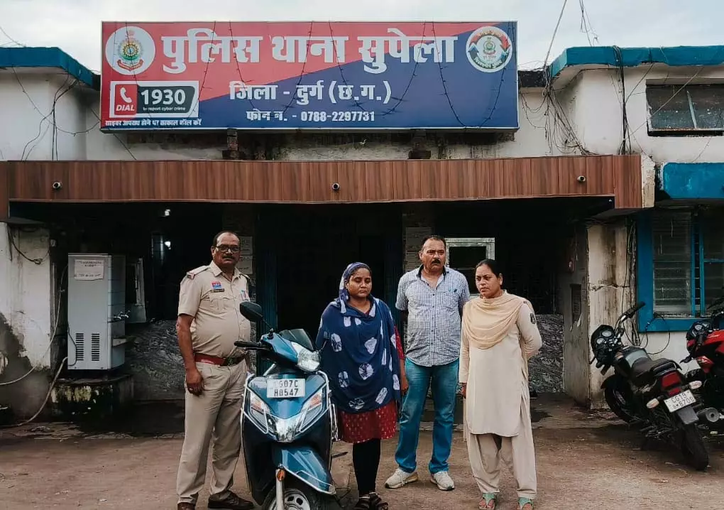 गरीब महिलाओं के नाम पर समूह लोन लेकर 20 लाख की धोखाधड़ी, महिला गिरफ्तार गरीब महिलाओं के नाम पर समूह लोन लेकर 20 लाख की धोखाधड़ी, महिला गिरफ्तार