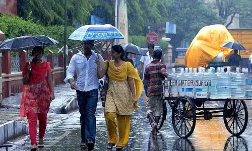 मानसून की चेतावनी: स्वास्थ्य सुविधाएं तैयार रखने के निर्देश