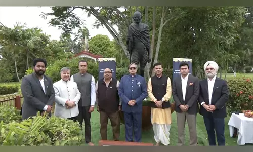 Shashi Tharoor के नेतृत्व में सर्वदलीय प्रतिनिधिमंडल ने महात्मा गांधी और व्हिटबी जहाज को श्रद्धांजलि दी Shashi Tharoor के नेतृत्व में सर्वदलीय प्रतिनिधिमंडल ने महात्मा गांधी और व्हिटबी जहाज को श्रद्धांजलि दी