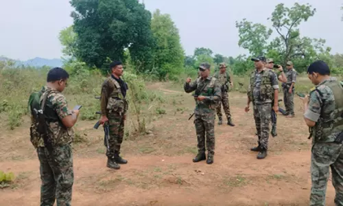 मारा गया टॉप माओवादी नक्सली कमांडर, 12 घंटे से जारी है मुठभेड़