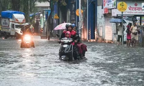 Mumbai में जलजमाव से परेशानी, BMC ने टाली जिम्मेदारी
