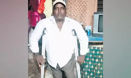 Khammam में साप्ताहिक प्रजावाणी कार्यक्रम जनता की शिकायतों से भर गए