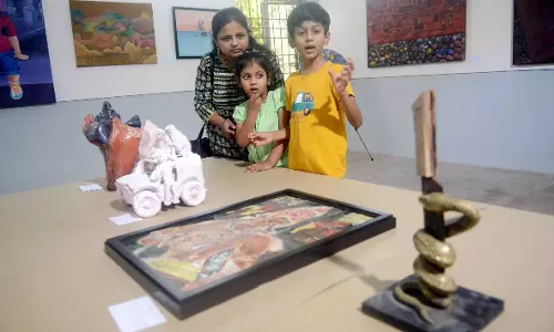 Andhra विश्वविद्यालय में स्पेक्ट्रम कला प्रदर्शनी का आयोजन