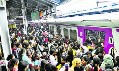 Mumbai: भारी बारिश से सेंट्रल रेलवे सेवा ठप