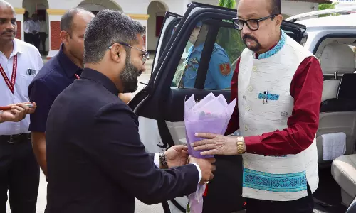 चारामा पहुंचे राज्यपाल डेका