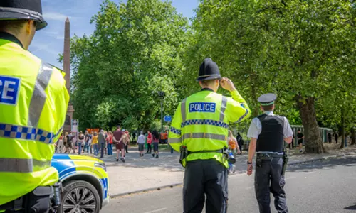 UK: लिवरपूल प्रीमियर लीग में जीत के जश्न के दौरान कार ने भीड़ को टक्कर मारी, 50 लोग घायल