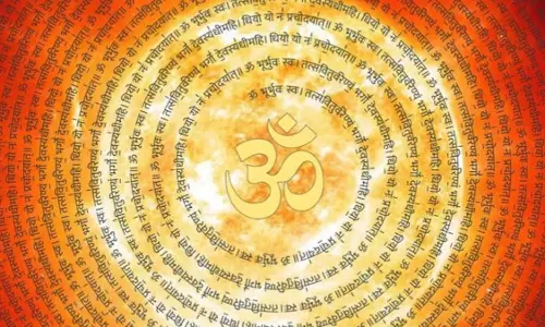 Gayatri Mantra का जाप: आध्यात्मिक शांति के साथ मिलता है शारीरिक लाभ