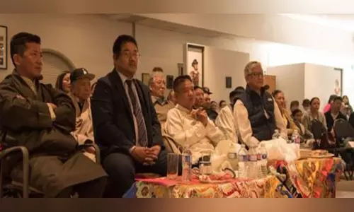 सिक्योंग पेनपा त्सेरिंग ने Calgary का दौरा किया, तिब्बती एकता और सांस्कृतिक संरक्षण का आग्रह किया सिक्योंग पेनपा त्सेरिंग ने Calgary का दौरा किया, तिब्बती एकता और सांस्कृतिक संरक्षण का आग्रह किया