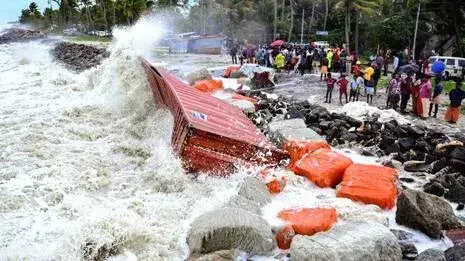 Kollam में 34, अलपुझा में दो; केरल तट पर कंटेनरों की भरमार