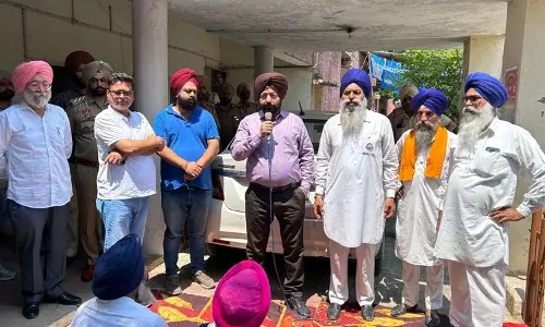 KMSC और बेनवालीपुर के किसानों ने बिजली आपूर्ति को लेकर एक-दूसरे के खिलाफ प्रदर्शन किया