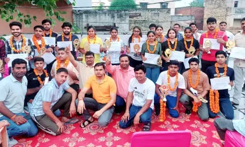 Badalpur: पुलिस चयनित अभ्यर्थियों और होनहार छात्रों का आदर्श युवा समिति-बादलपुर ने बढ़ाया हौसला Badalpur: पुलिस चयनित अभ्यर्थियों और होनहार छात्रों का आदर्श युवा समिति-बादलपुर ने बढ़ाया हौसला