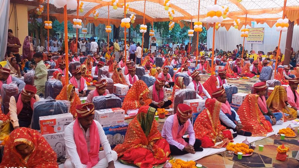 Gorakhpur: मुख्यमंत्री सामूहिक विवाह योजना के तहत 1200 जोड़े लेंगे सात फेरे