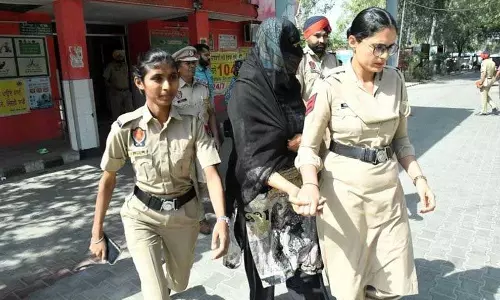 ड्रग मामले में Punjab पुलिस से बर्खास्त ‘इंस्टा क्वीन’ को विजिलेंस ब्यूरो ने किया गिरफ्तार ड्रग मामले में Punjab पुलिस से बर्खास्त ‘इंस्टा क्वीन’ को विजिलेंस ब्यूरो ने किया गिरफ्तार